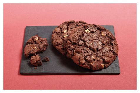 Maxi cookie cacao met 3 chocolades