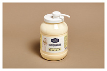 Mayonaise in dispenser