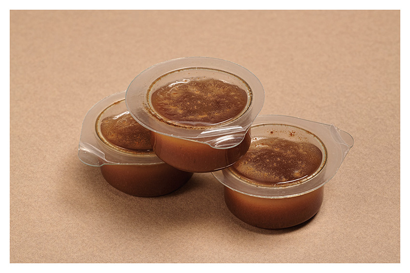 Cup vinaigrettesaus balsamico en mosterd