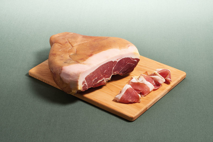 Gedroogde ham uit de Savoie
