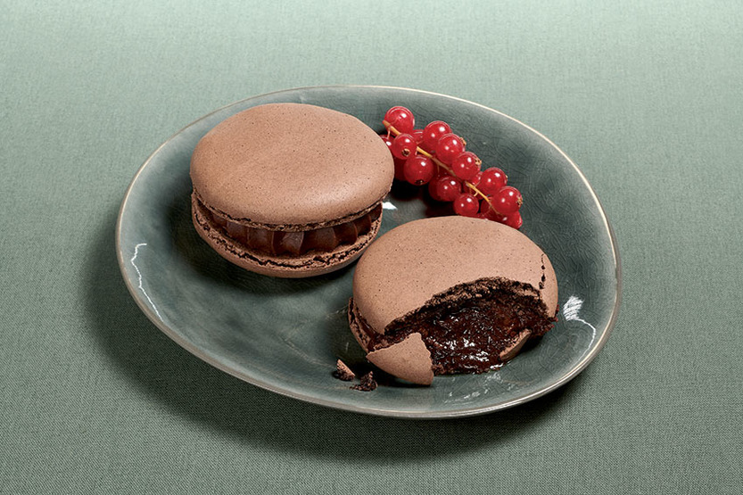 Macaron met vloeibare chocoladekern